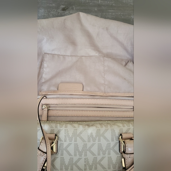 Michael Kors Jet Set Tote Bag - Picture 6 of 16